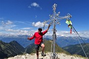 56 In vetta al Corno Stella (2620 m) con vista verso le Alpi Retiche